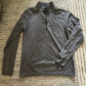 Men’s Lululemon 1/4 zip in Gray